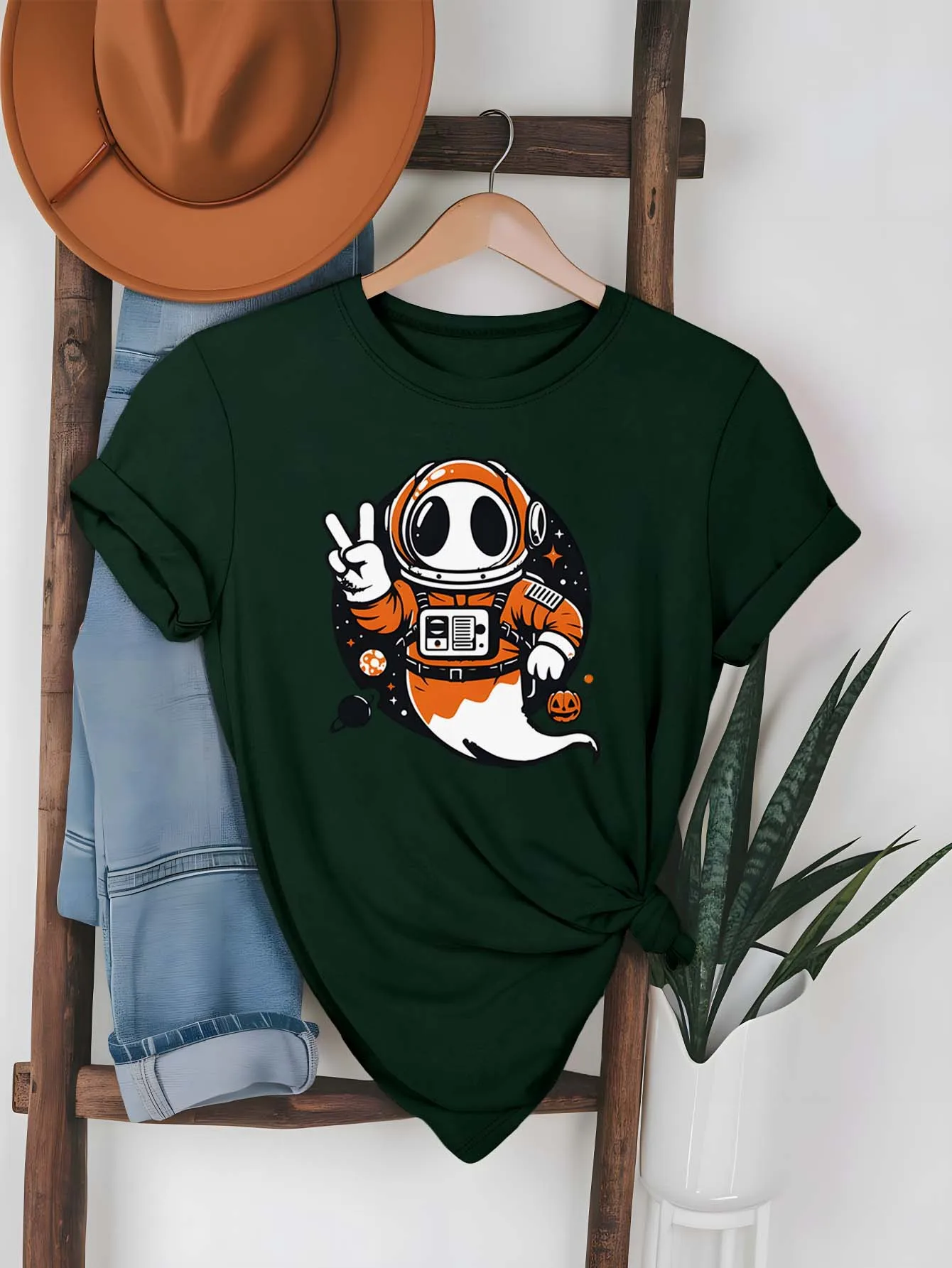 Petualangan Astronot Ukuran Besar Menanti dalam Kaos Grafis Perjalanan Luar Angkasa