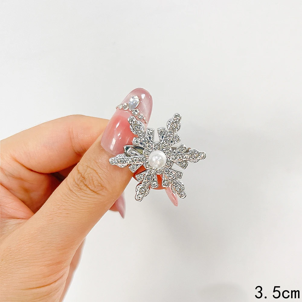 Christmas Hair Accessory Eye-Catching Festive Hair Clips Winter Hair Jewelry Stylish For Winter Parties Special Occasions