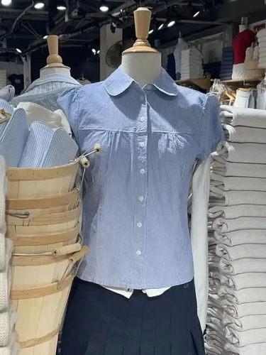 Imagen 2 del producto Camiseta ajustada a rayas azules para mujer, blusa de verano con cuello Peter pan, camiseta de manga corta con una hilera de botones, Camiseta de algodón de estilo pijo dulce
