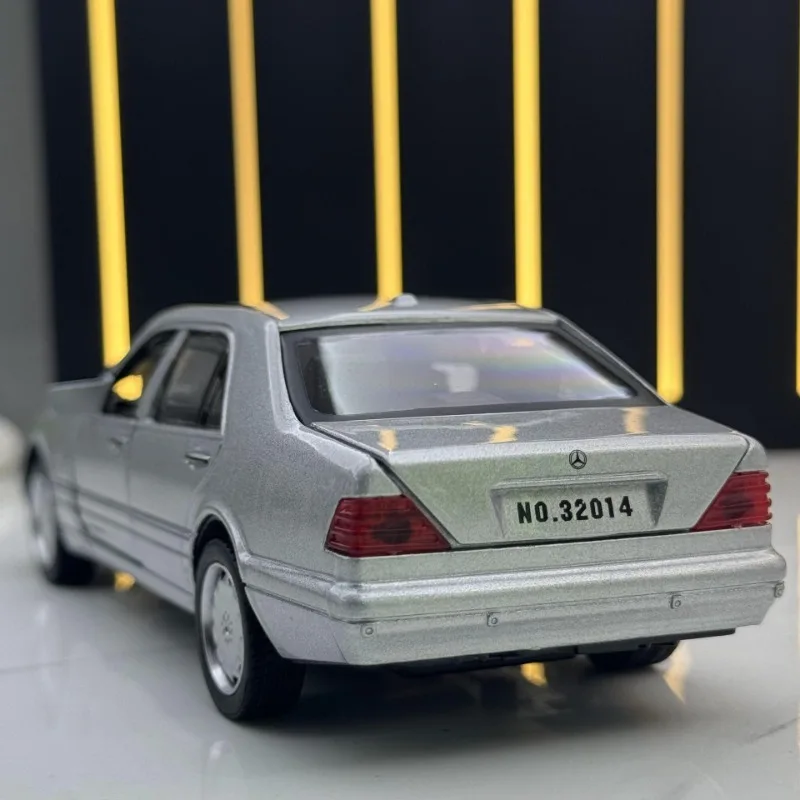 Diecast BWM S-W140 Classic Alloy Car Model 1/32 Simulation Voiture Miniature With Sound Light Collective Toy Vehicle Boy Gift