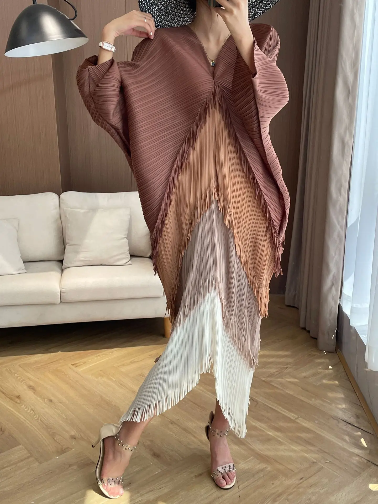 New Spring and Autumn V-neck Pleated Three House Bat Sleeves Mid Sleeve Dress Colored Fashion Tassel Mid Length Slim Dress