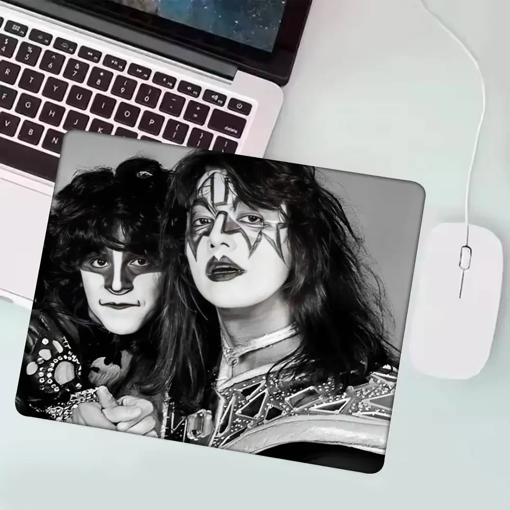 

Классический коврик для мыши Rock Band Kiss, маленький коврик для мыши LockEdge для геймеров, коврик для компьютерного стола, прямоугольный противоскользящий резиновый коврик