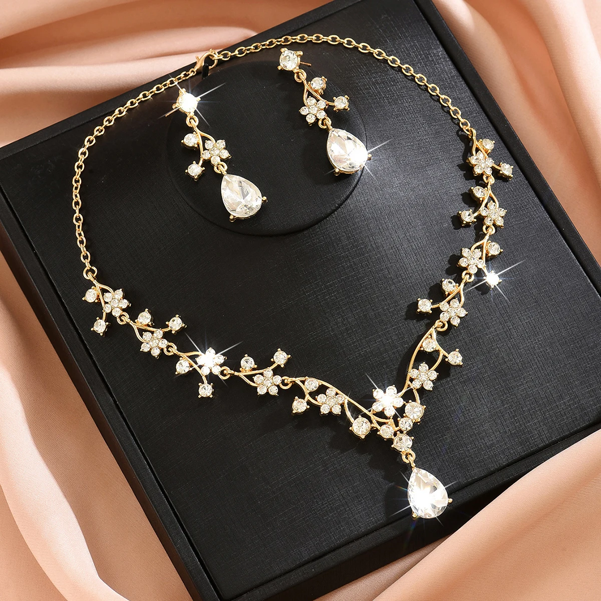 Champagne Golden Vine Summer Bead Necklace Earrings 2-Piece Set Water Drop V Style Versatile Eye Catching Jewelry