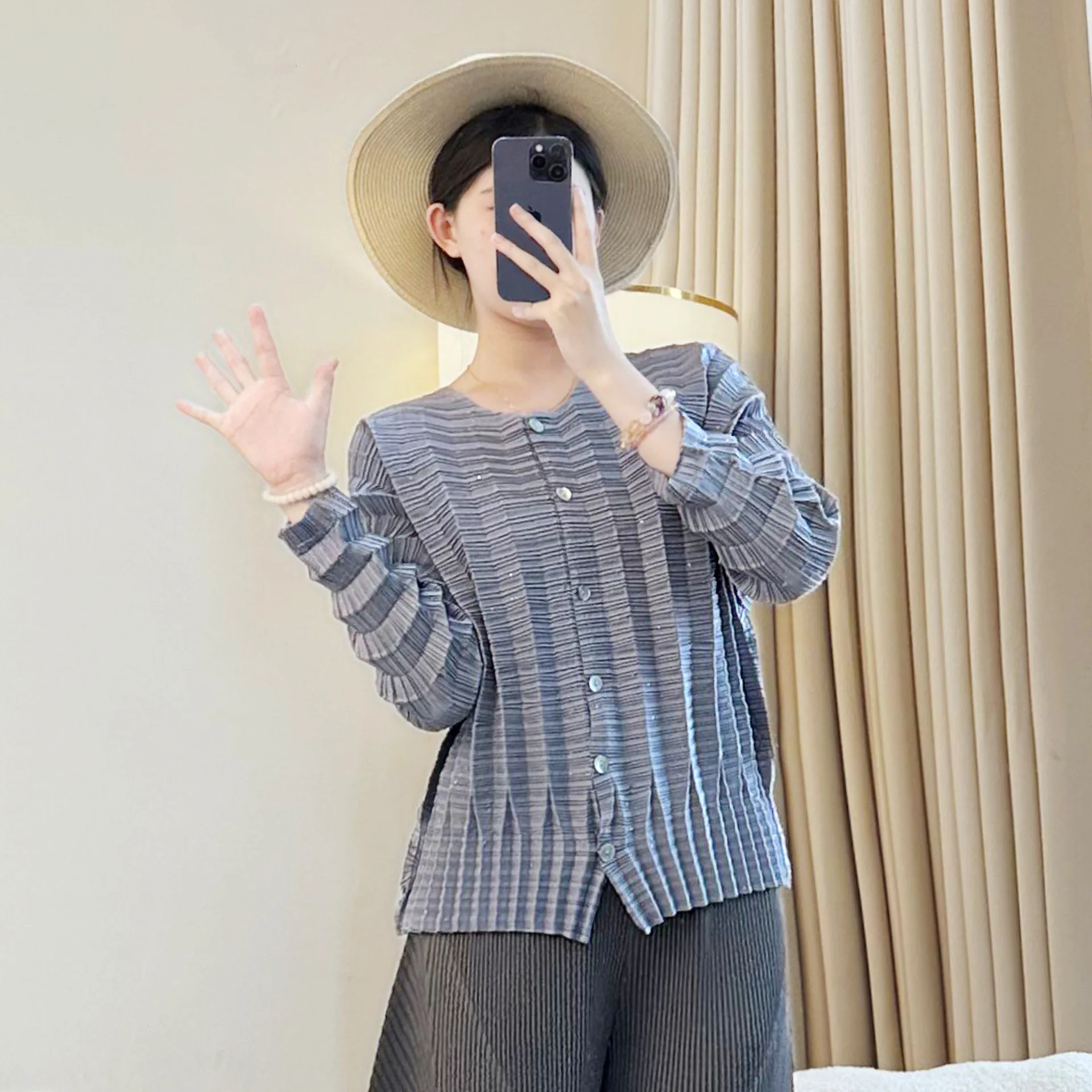 

Miyake Niche модные женские плиссированные рубашки с круглым воротником эластичный кардиган блузка однобортный топ с длинными рукавами шикарный