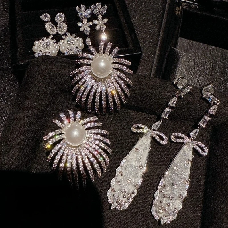 

Crystal Jewelry Sparkling Rhinestone Earrings Elegant Floral Design for Wedding Party Women's Formal Accessories Gift