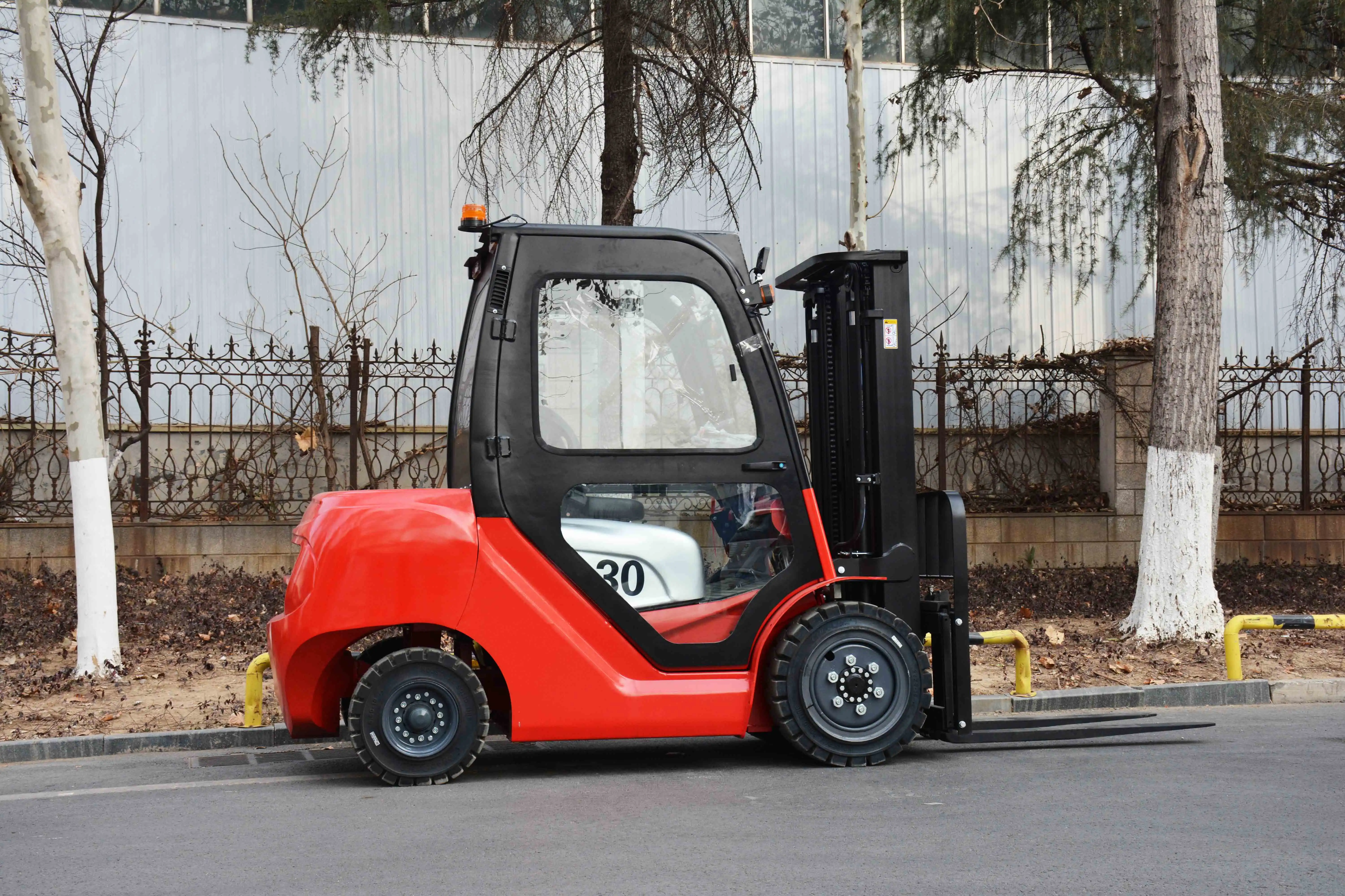

China Customized Fuel Forklift 3 Ton Mini Fuel Forklift Fuel Forks Use For Station Dock Construction Site Workshop Etc.