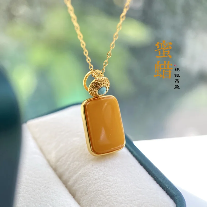 

Natural Chicken Fat Yellow Rectangular Beeswax Full Body SS25 Silver Inlaid Single Pendant