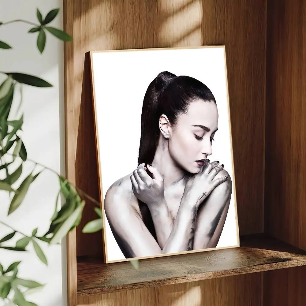 Singer D-Demi Lovat…