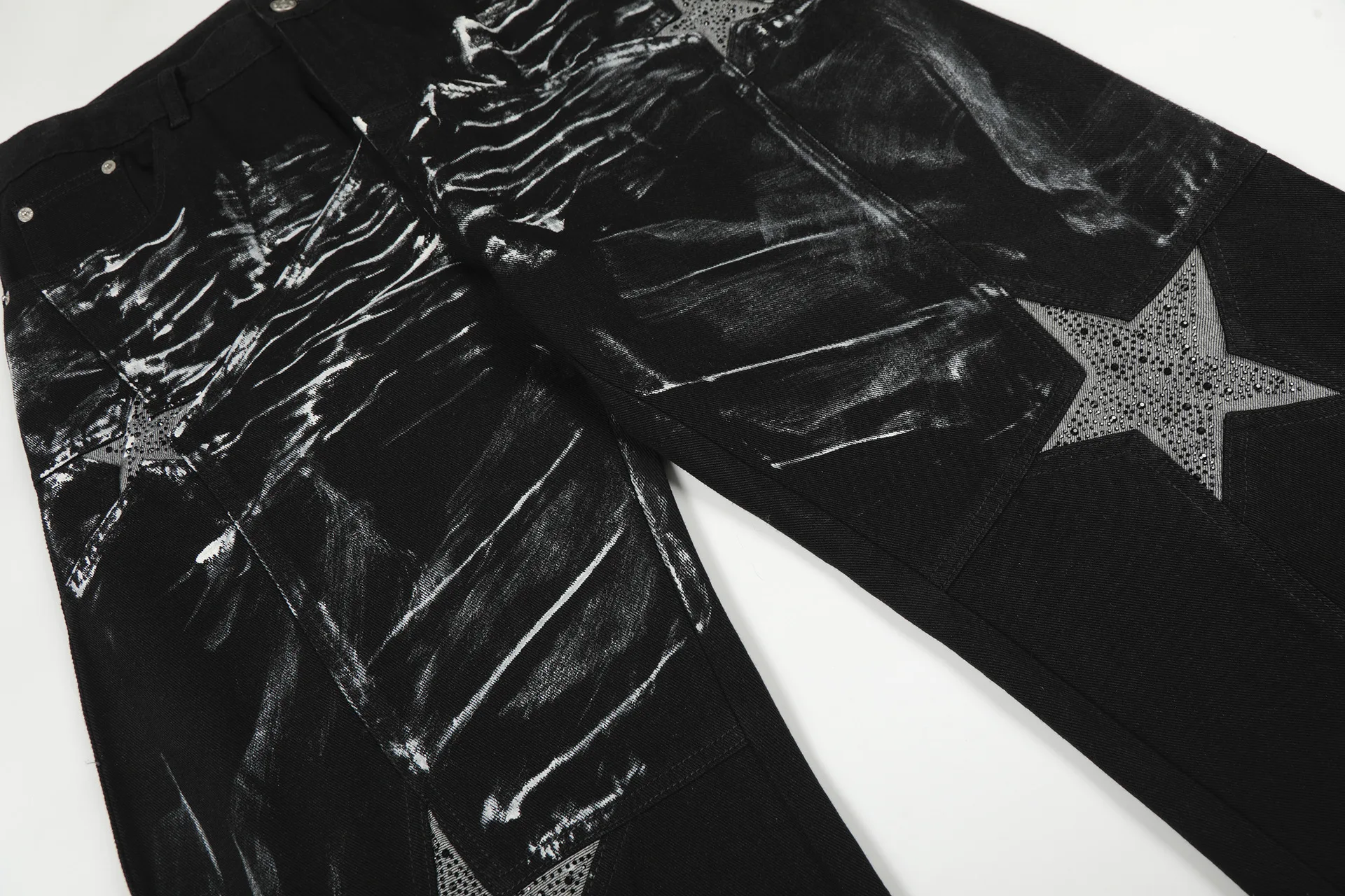 بنطال جينز هيب هوب كبير الحجم للرجال من High Street مع حجر الراين فضفاض مناسب بنمط RO Vibe مطبوع من قماش الدنيم بنطال جينز واسع الساق