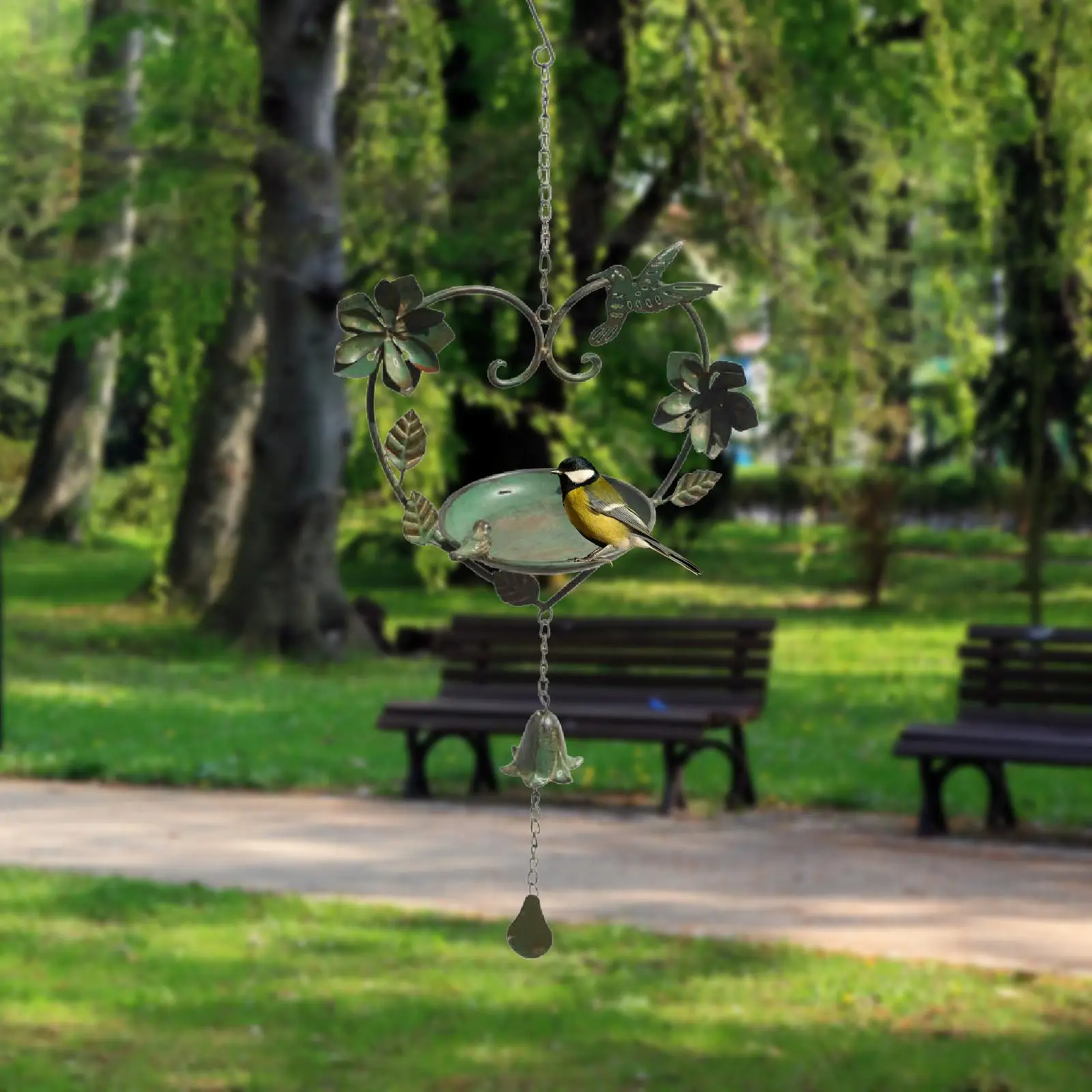 

Hanging Bird Bath Decorative Garden Decoration Women Men Gift Birdfeeder Rustic Wind Chime for Patio Backyard Lawn Pathway Tree