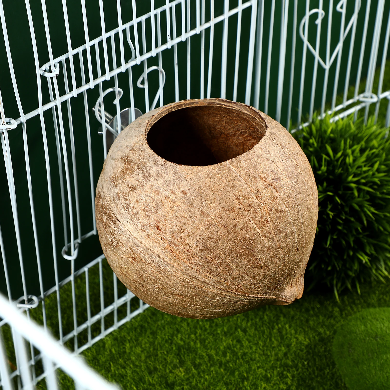 

Parrot Bird Nest Coconut Shell Design Durable Safe for Small Birds Hanging Home Decor Breeding Nest Pet Supplies