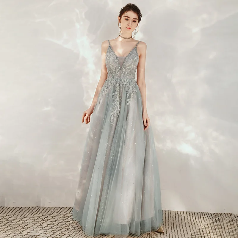 

2024 Sweet Grey Long Prom Dresses Straps Tulle Crystals Elegant Applique Backless Formal Party Gown