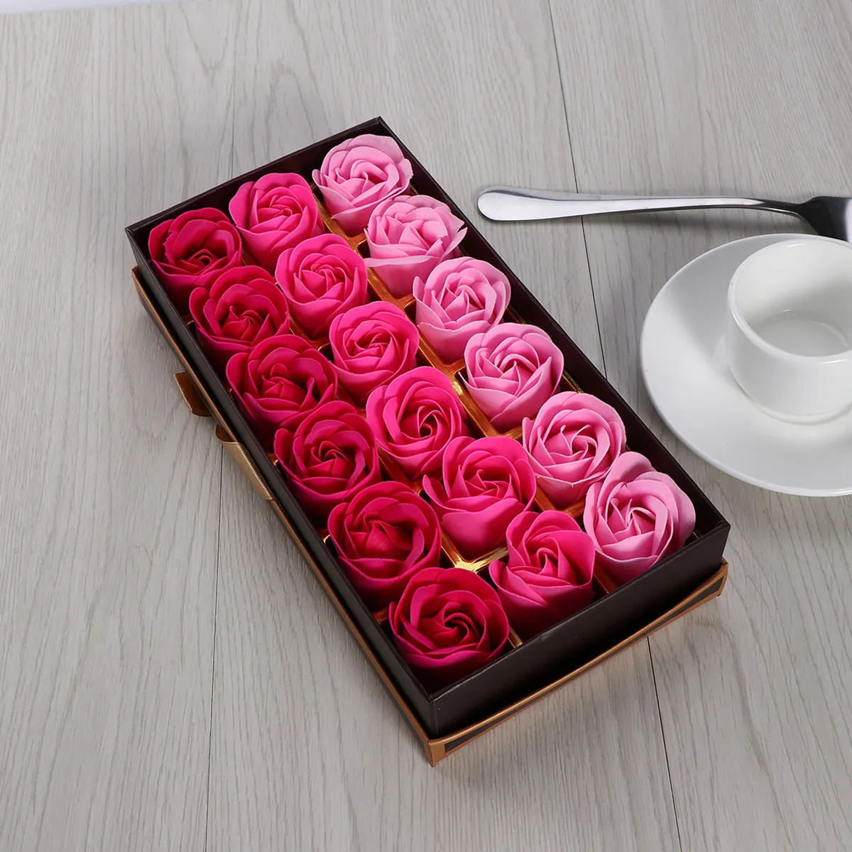 18Pcs Soap Flower Gift Box Artificial Gradient Rose Soap Petals Scented Bath Body Wedding Party Home Decor Romantic Gift