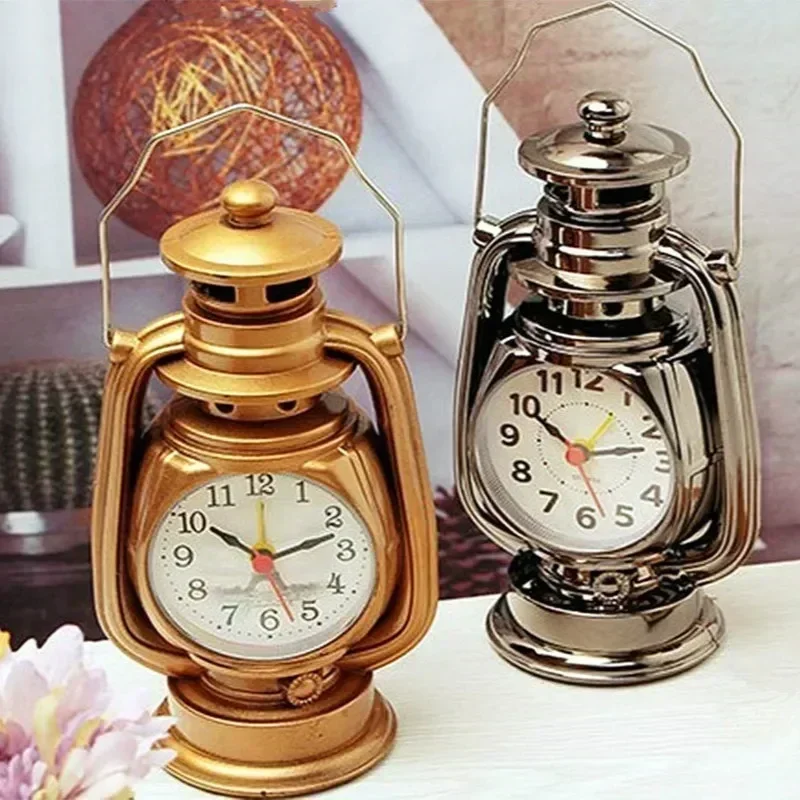 2026 Neue Vintage Öllampen-Wecker Retro Kerosin-Licht Tischuhr Wohnzimmer Büro Deko Handwerkskunst Ornament Haushaltsbedarf