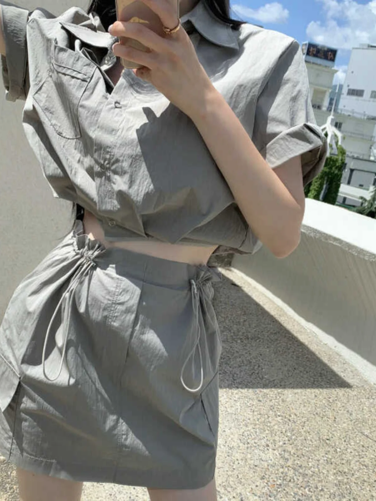 

Комплект из двух предметов: юбка и рубашка Solowen с простым воротником, завязками на талии, приталенный крой, для работы, из хлопка, с коротким рукавом, деловой стиль