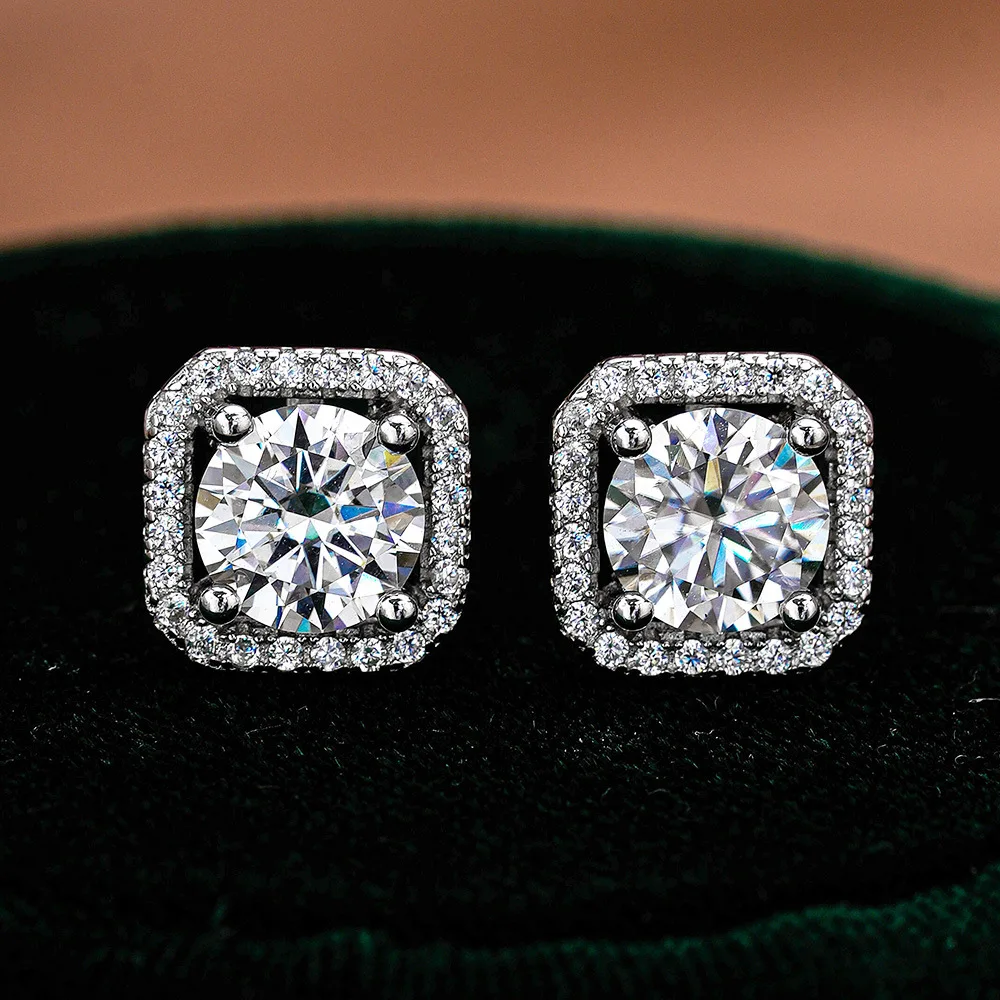 

S925 Silver Luxury Square Moissanite Stud Earrings with Lavish Setting Design Suitable for Everyday Wear