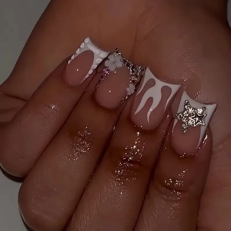 

24pcs Duckbill Fake Nails 3D Metal Stars Diamond Decor Square Y2k Nails Press On Nails Flower White French False Nails Wearable