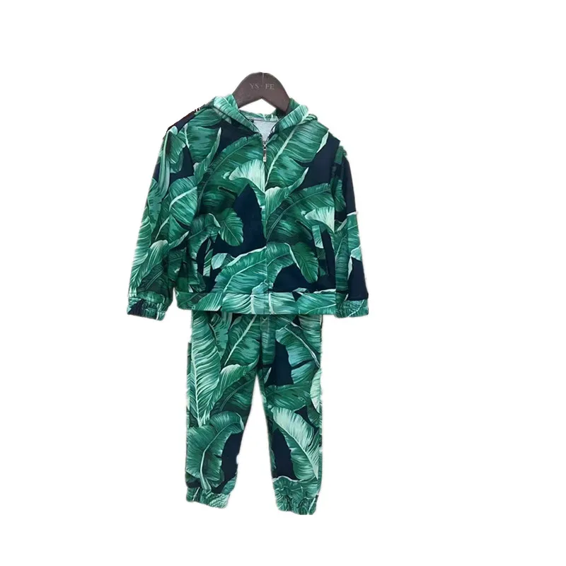 

Children's fashionable new green sports set in stock 90-150