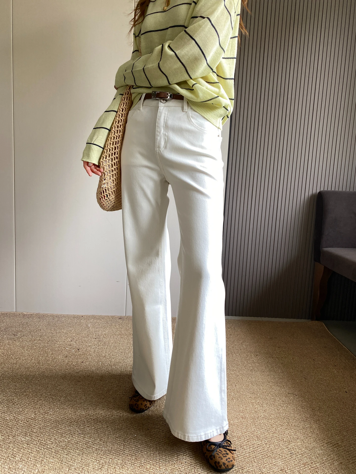 

High Waist Slim Fit Stretchy White Micro Flared Jeans Women's Spring 2026 New Sle Elastic Bootcut Pants Trendy Denim