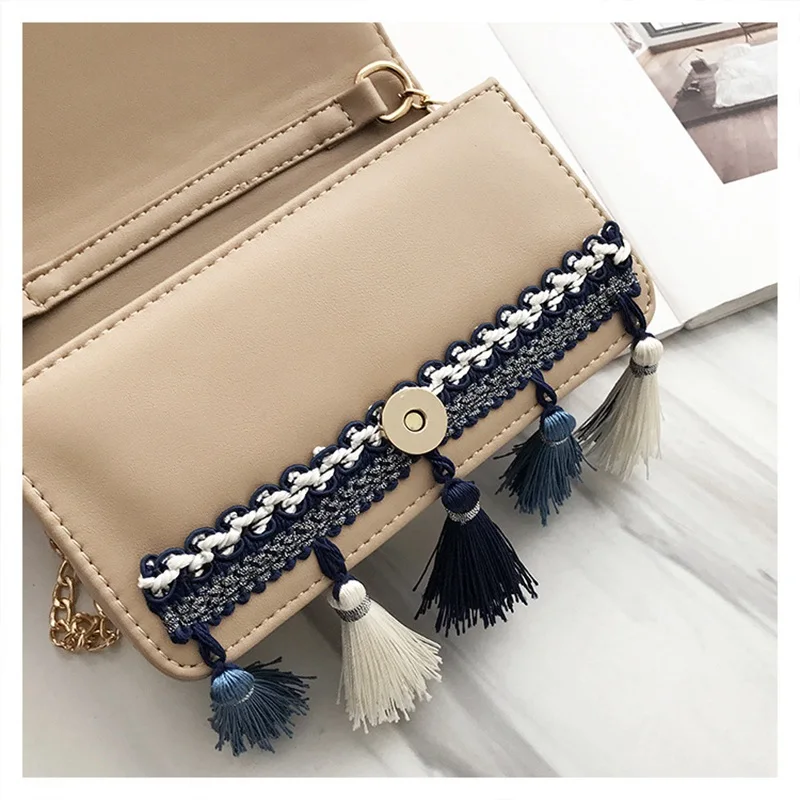 2023 Vintage Casual Woman Straw Crossbody Bag Ladies Small Shoulder Tassel Summer Beach Bag Flap Pu Leather Rattan Bag for Women