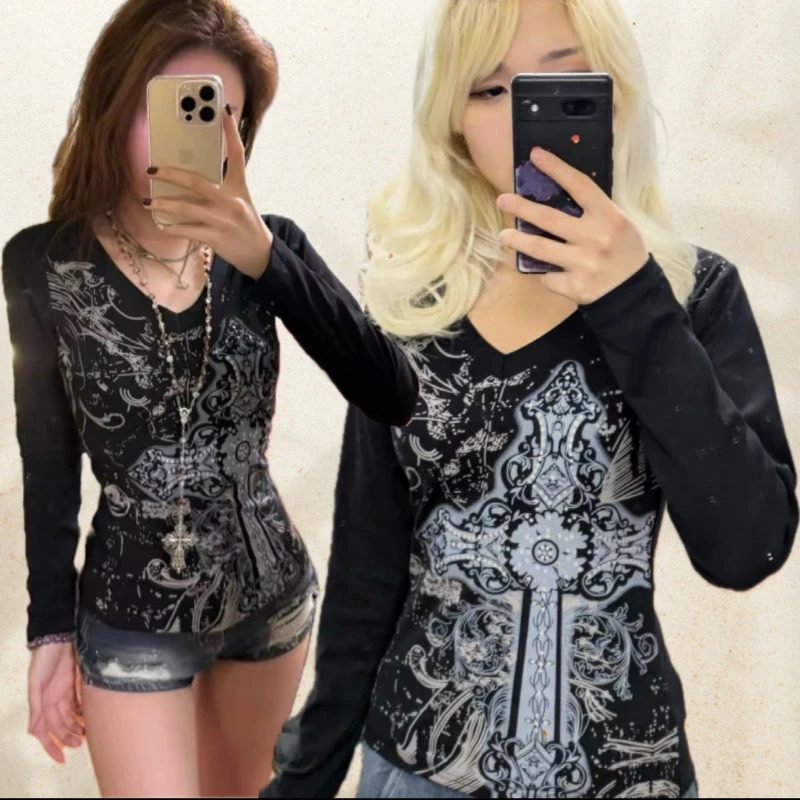 2025 المرأة الخريف y2k الأمريكية مثير تصميم أسود تي شيرت مطبوع للنساء نقية الخامس الرقبة ضئيلة عادية طويلة الأكمام تي شيرت #1