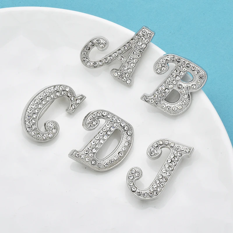 Wuli&baby Broschen mit englischen Buchstaben für Damen, Unisex, Strass, 10 Buchstaben, einfach zu kombinieren, für Party, Büro, Broschen, Geschenke