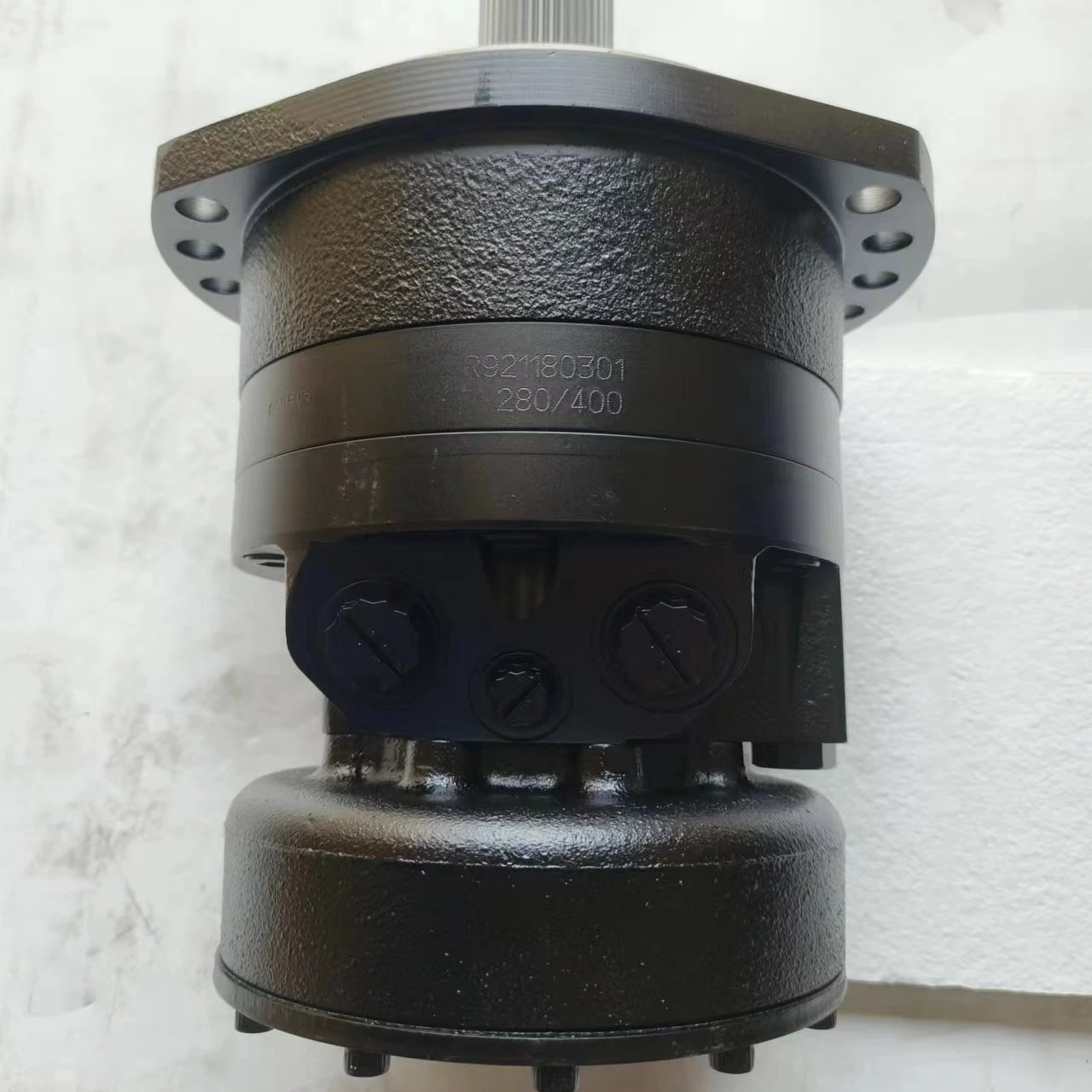 XCMG original spare parts travel motor 803010608 Excavator Spare Parts Excavator Hydraulic Motor Travel Motor