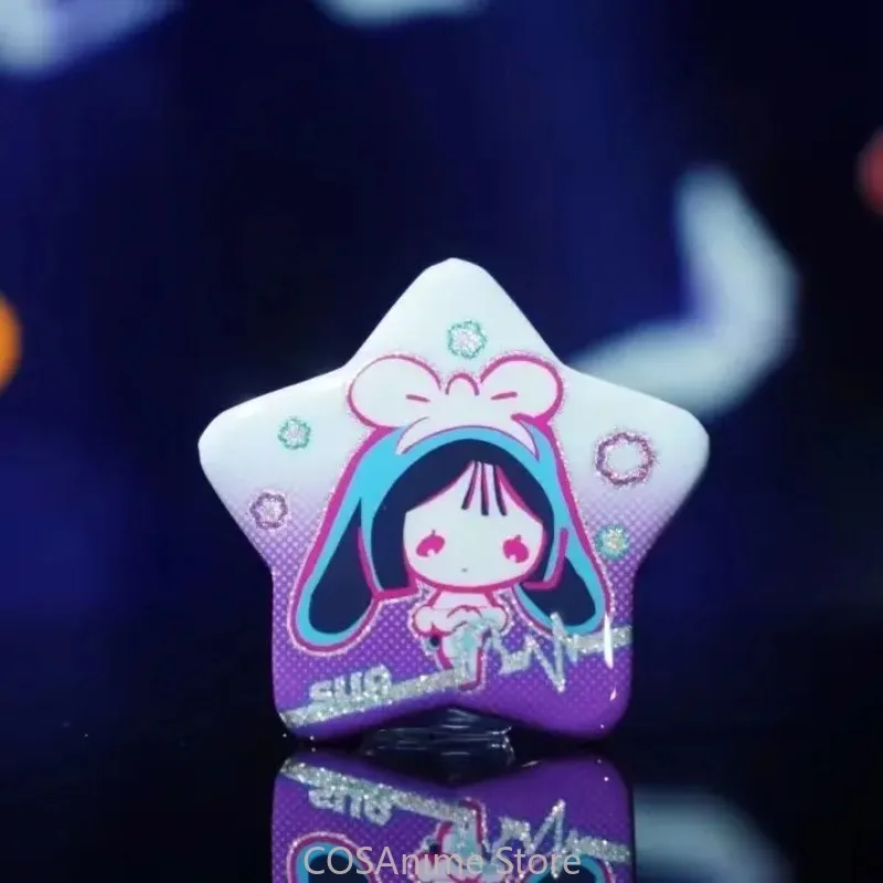 애니메이션 ALIEN STAGE 미지 루카 현아 이반 틸 수아 ALNST 옷 칼라 브로치 펜타그램 배지 이타백 핀 더블 플래시 버튼