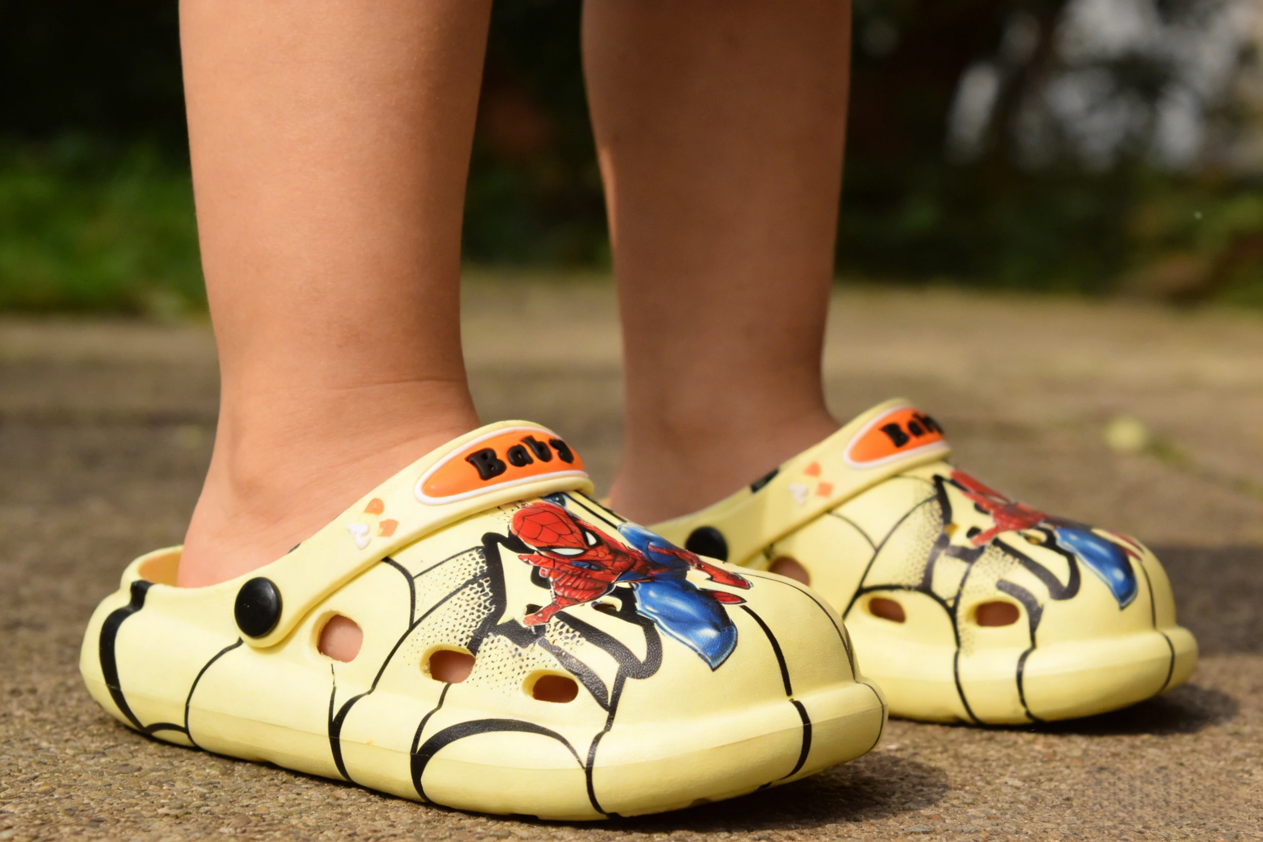 

Детские сандалии Marvel с изображением Человека-паука для мальчиков, противоскользящие сандалии с мягкой подошвой, летняя пляжная обувь, тапочки, домашняя обувь, размер 21-30