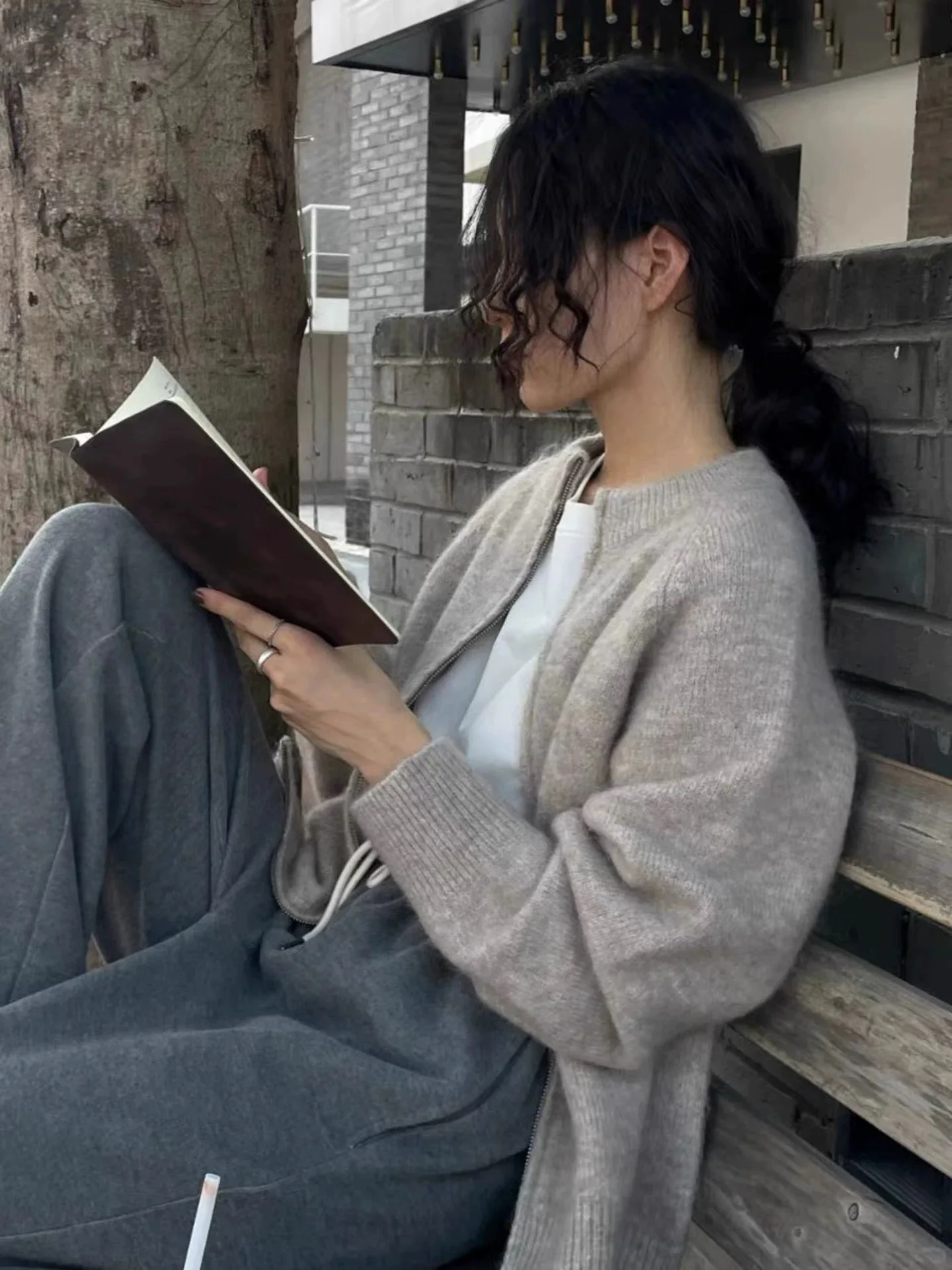 سترة صوفية جديدة لخريف 2025 بسحاب للنساء من الكشمير الخالص سترة سميكة محبوكة أوروبية راقية