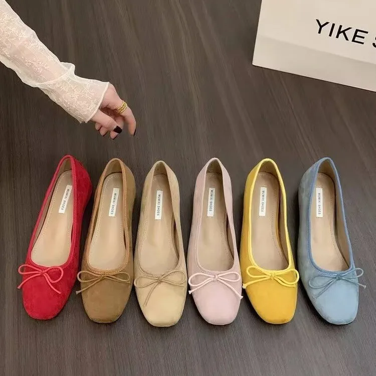 sapatos-femininos-estilo-bailarina-francesa-de-camurca-novos-para-primavera-e-outono-2026-com-laco-vermelho-para-noite