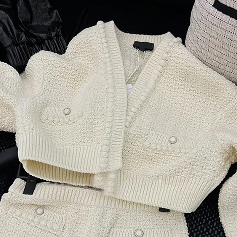 2022 Brief paragraph small sweet white knitting cardigan - neck sweater temperament shorts cotton suits