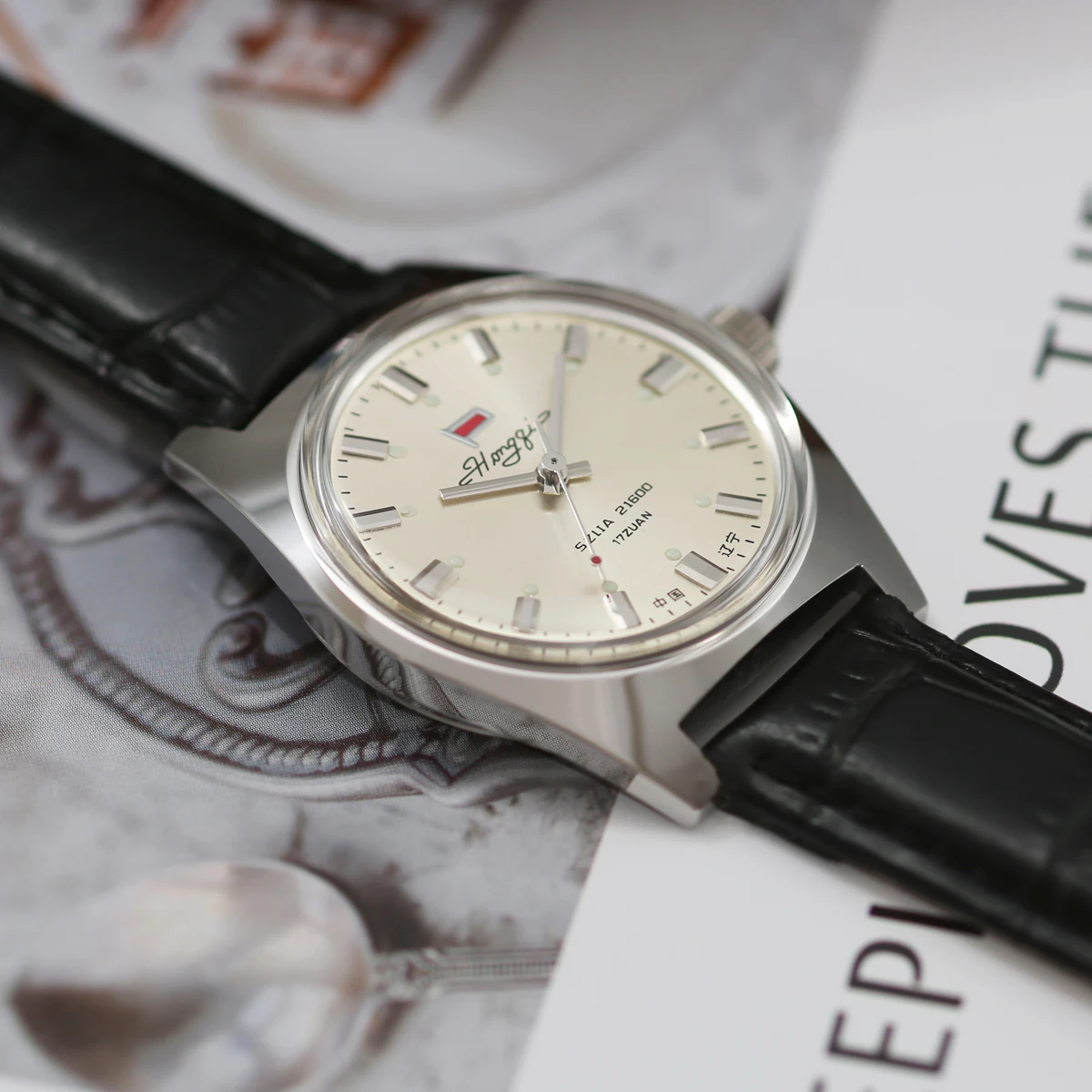 Retro Shanghai Manual Mechanical Wristwatch 19 Jewels Shock Resistant Simple Dial Black Leather Strap Mens Dress Watch