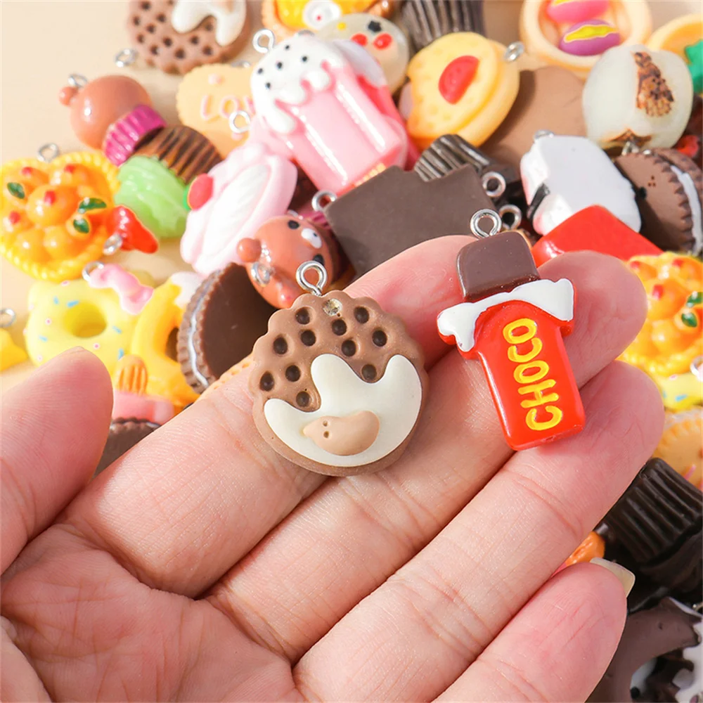 Leslie 15 Stück Harz 3D Lebensmittel Anhänger Pizza Brot Kuchen Keks Schokolade für Halsketten Armband Schmuckherstellung Zubehör – Detail 2
