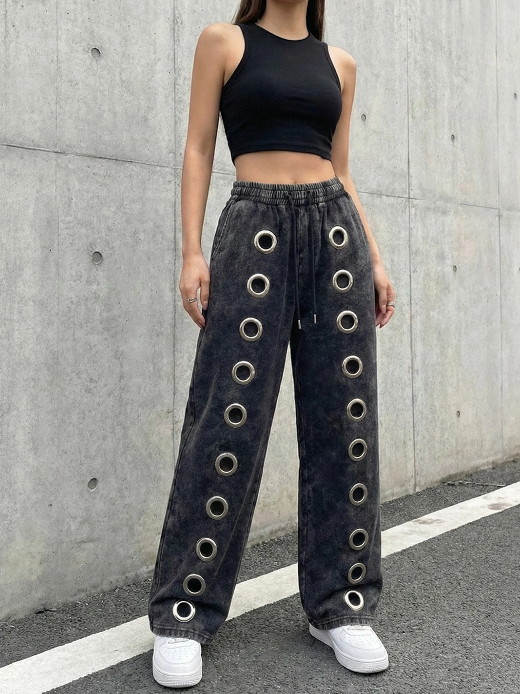 자수 장식이 있는 세련된 스트레이트 팬츠; 루즈핏 스트레이트 팬츠.