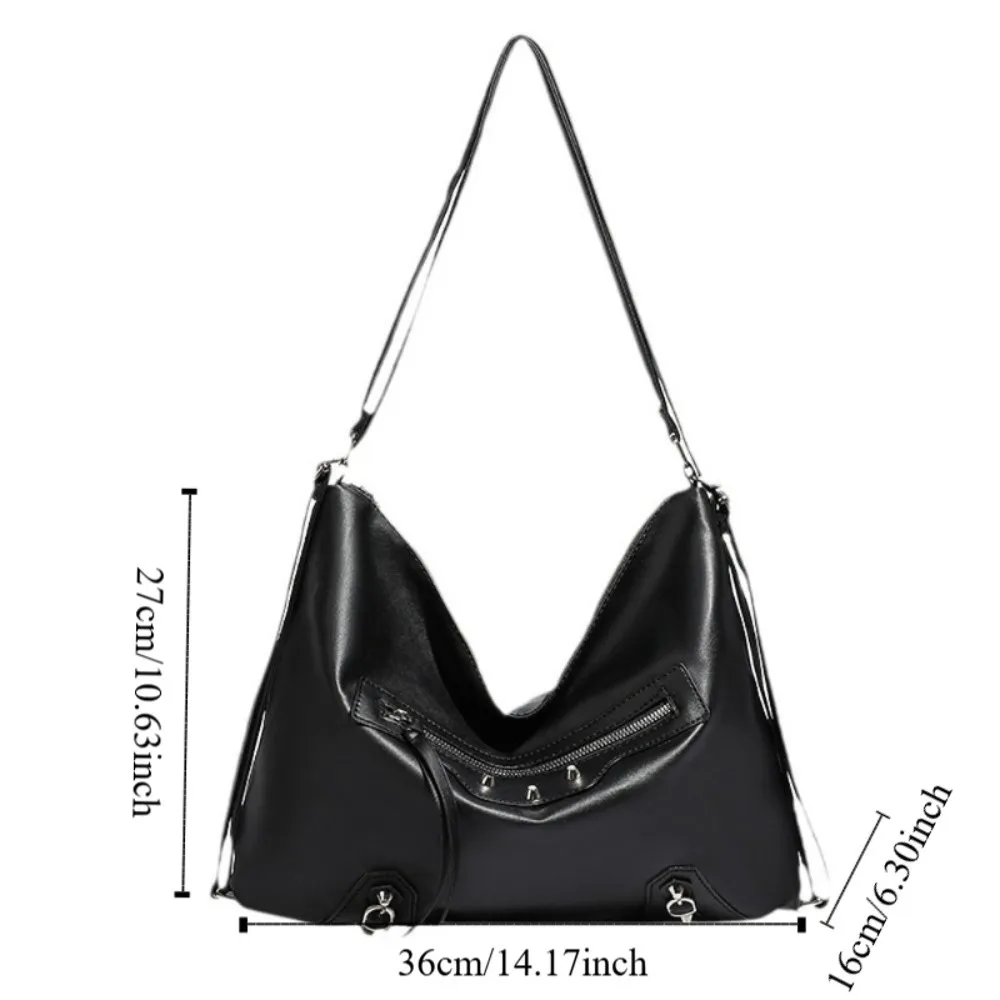 Borsa da locomotiva con rivetti casual di grande capacità Borsa a tracolla retrò di nuovo design punk Borsa da viaggio elegante in PU sotto le ascelle