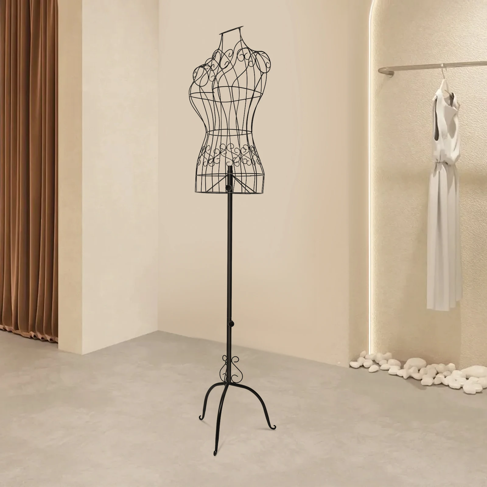 تمثال نصفي عارضة أزياء مزخرفة على شكل دمية خياط معدني في مظهر عتيق عتيق ملابس مزخرفة باللون الأسود