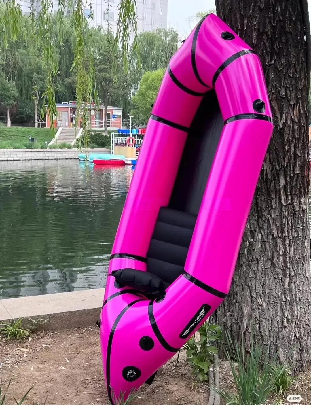Inflatable Packraft TPU Whitewater Self Bailing Packraft Paddles Packraft