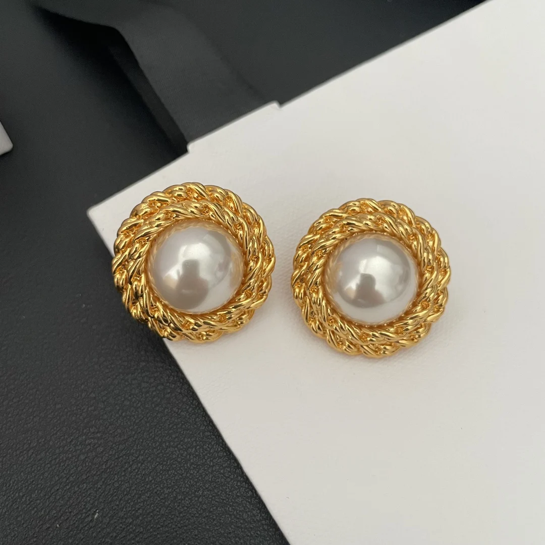 

European and American niche medieval pearl earrings