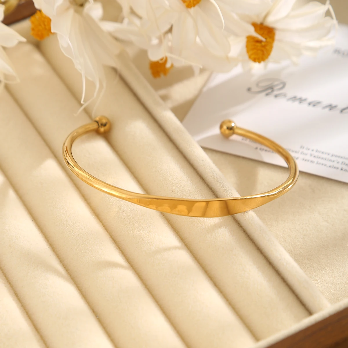 مجموعة GIOIO الحد الأدنى العصرية المفتوحة أساور نسائية عصرية وأنيقة من الفولاذ المقاوم للصدأ مطلية بالذهب عيار 18 قيراط مجوهرات شتوية يومية #4