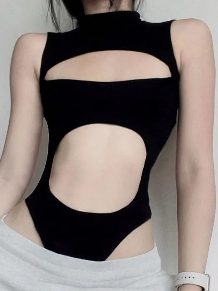 Sinnlicher Bodysuit mit Ausschnitten, rückenfrei, formender Bodysuit, asymmetrisch, ärmellos, eleganter Bodysuit, Sommer, Strand, lässige Bodysuits