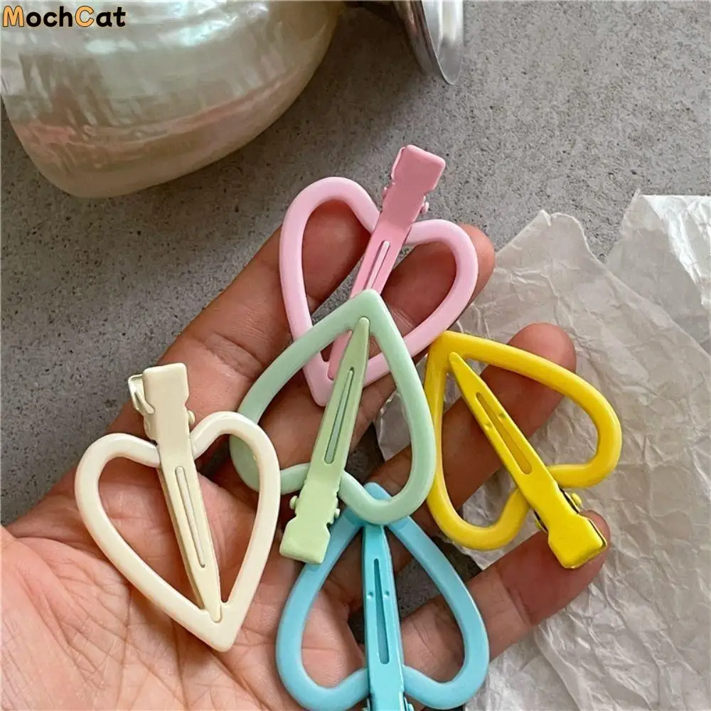 

Creative Hollow Heart Girls Hairpins Candy Color Senior Sense Duckbill Clip Hair Accessories Mori System Bangs Side Clips Girls