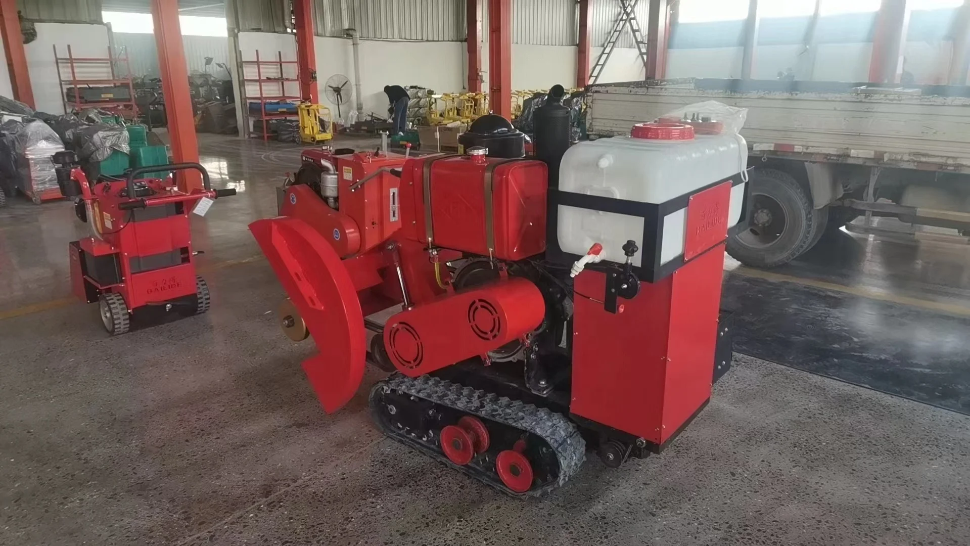 Type 38 Twin-Cylinder Crawler Road Cutter Machinery Groove Cutter Equipment Diamond Asphalt Concrete Road Cutting Machine