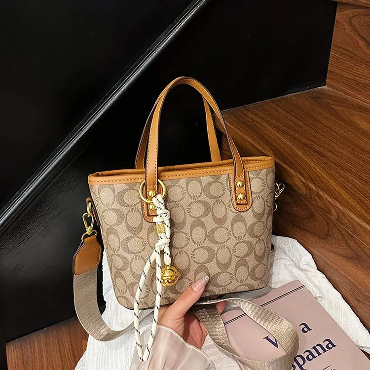 

Модный стеганый рюкзак-сумка через плечо для женщин 2026: Новая ретро-модель из замши с цепочкой, элегантная сумка