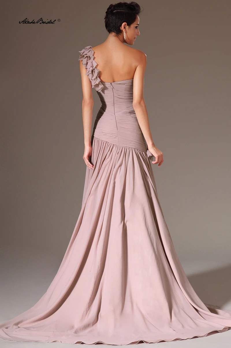 ชุดราตรีผ้าชีฟองสีชมพูอมเทาแบบวินเทจ ไหล่เดียว ประดับใบไม้