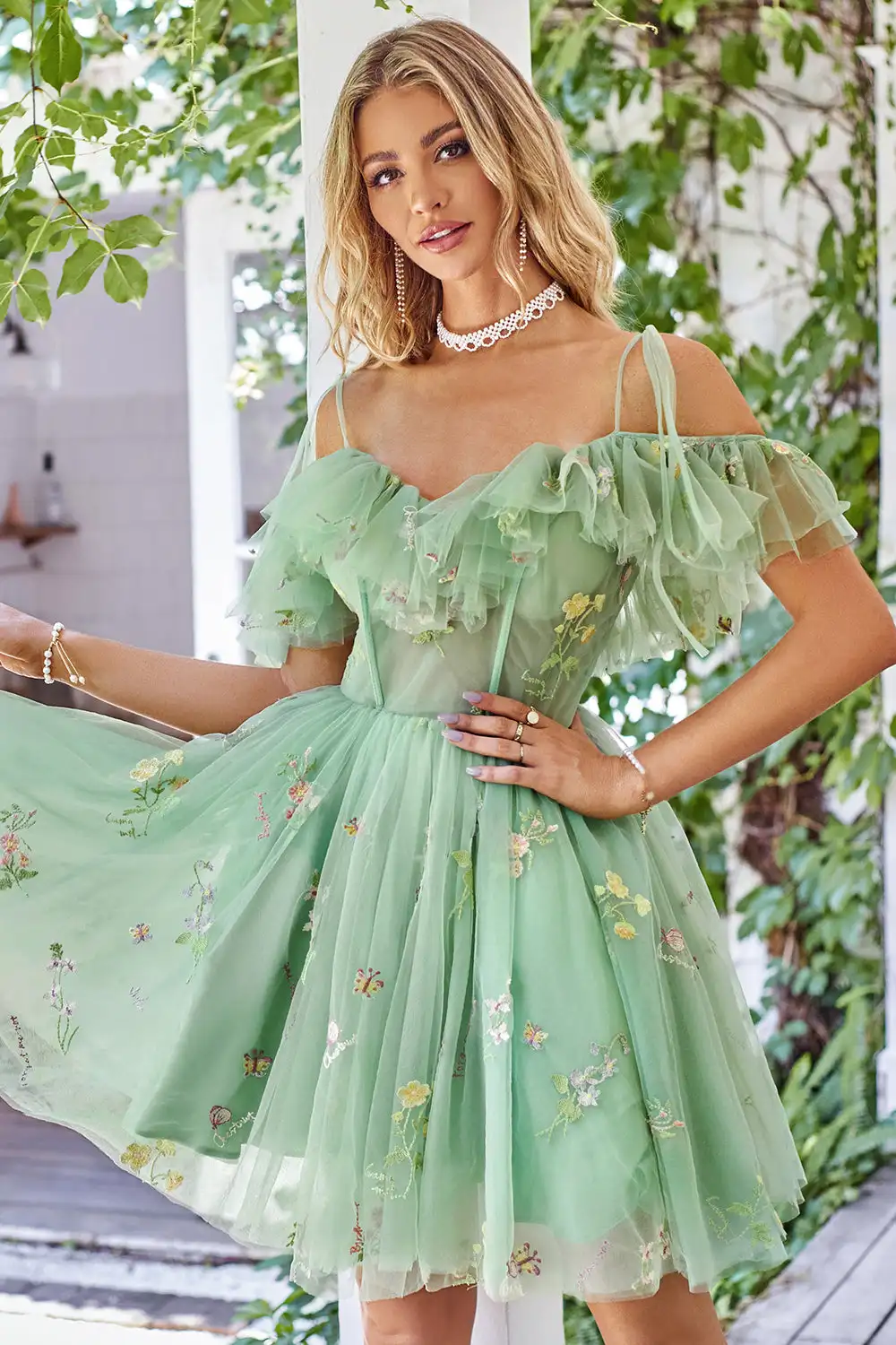 A-Line V-Neck Spaghetti Straps Tulle Short Homecoming Dresses with Floral Embroidery Sweetheart Cocktail Party Dress فساتين حفلة