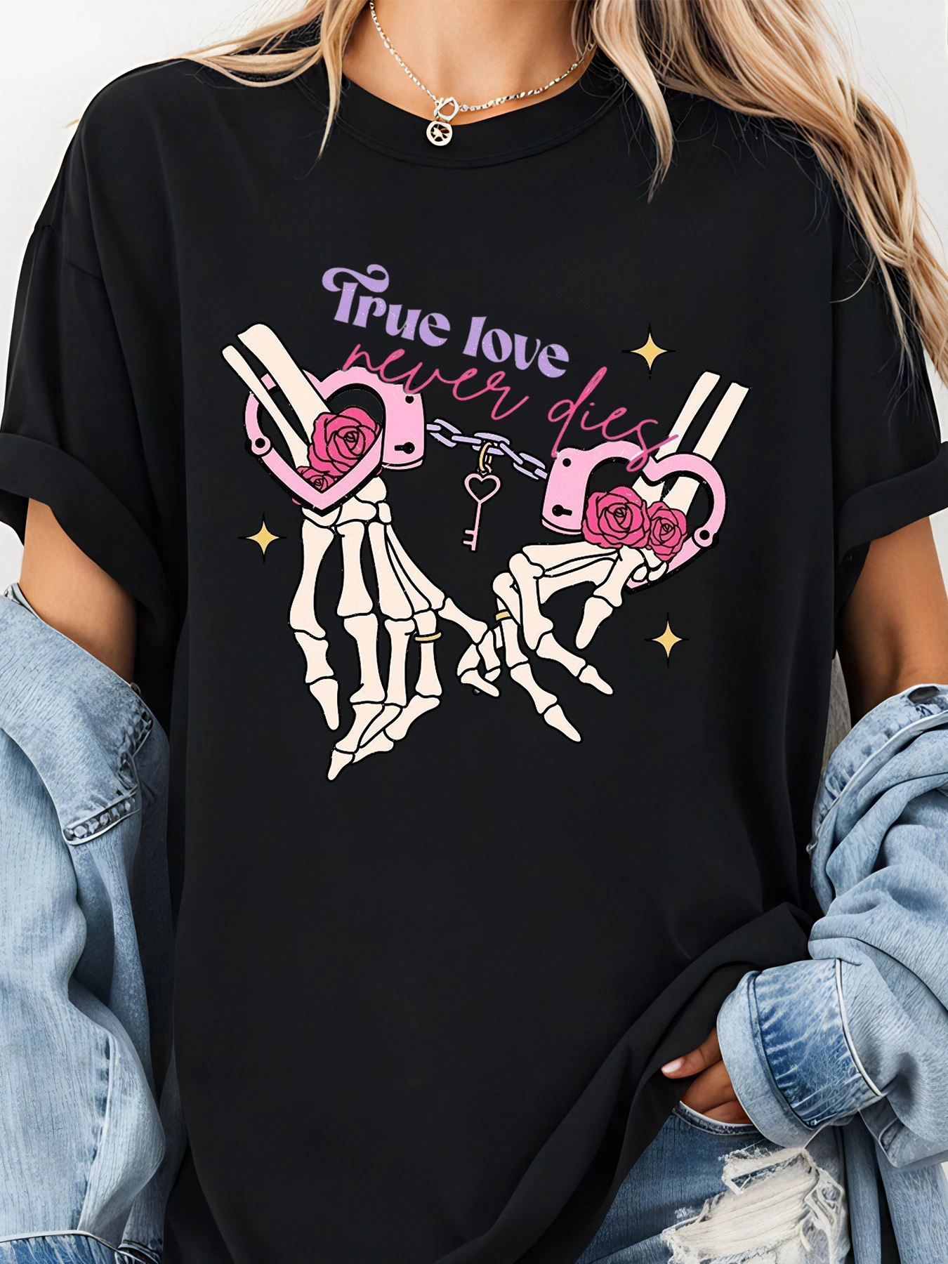 Valentijn skelet handen met hartsloten ware liefde sterft nooit grafisch T-shirt dames casual streetwear mode