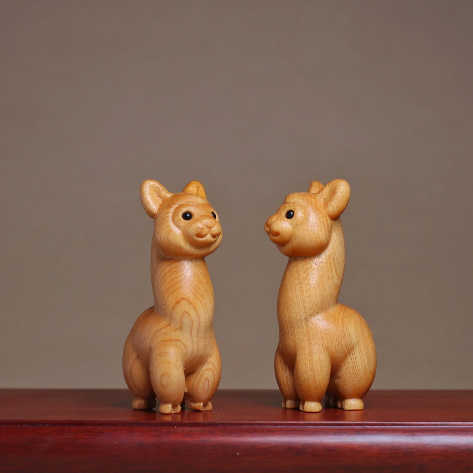 

Cute Small Wooden Carved Alpaca Figurine Miniature Animal Statue Desktop Ornaments Home Decoration For Children Gift
