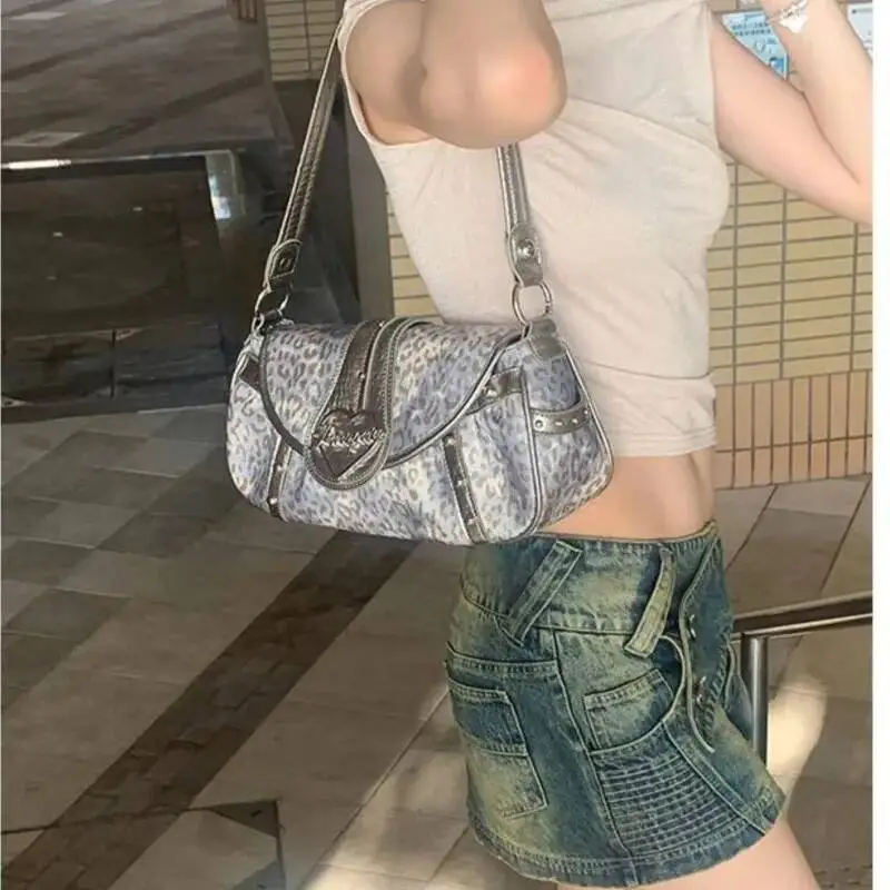 Bloom Leopard Print Sier Shoulder Bags Women Vintage Heart Casual Underarm Purse Female Punk Messenger Bag Aesthetic