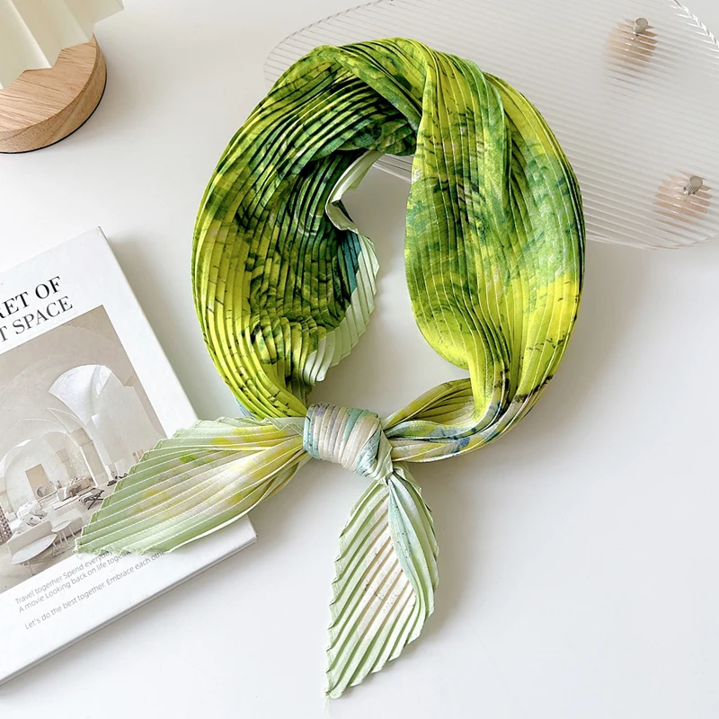 2025 مطوي صغير مربع الساتان وشاح حريري للنساء مشرق الزهور اللون الطباعة الإناث الرقبة الحرس السيدات الأوشحة عقال